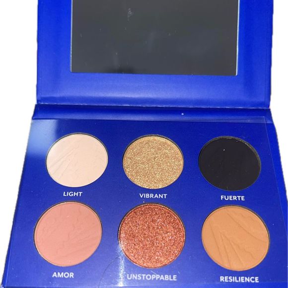 Tresluce Beauty | Siempre Divina | Eyeshadow Palette | New - Picture 6 of 8